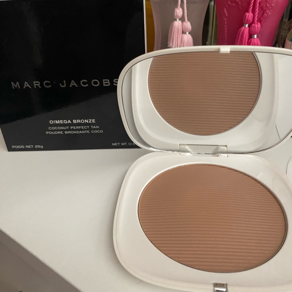 Marc Jacobs O!mega bronzer shade 104